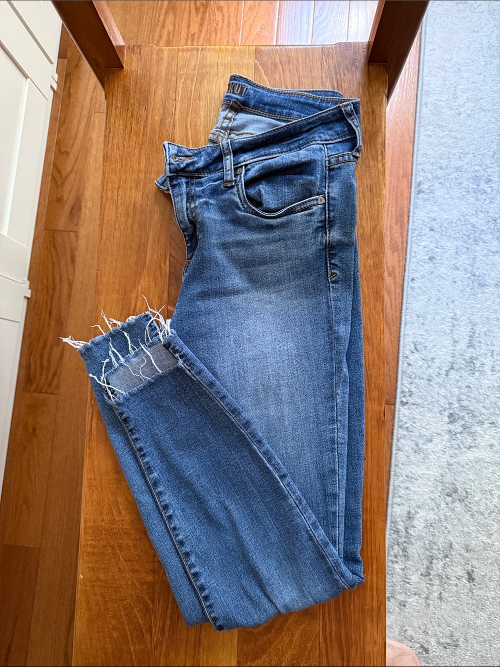 Kut from the Kloth Medium Blue Distressed Ankle Skinny Jeans